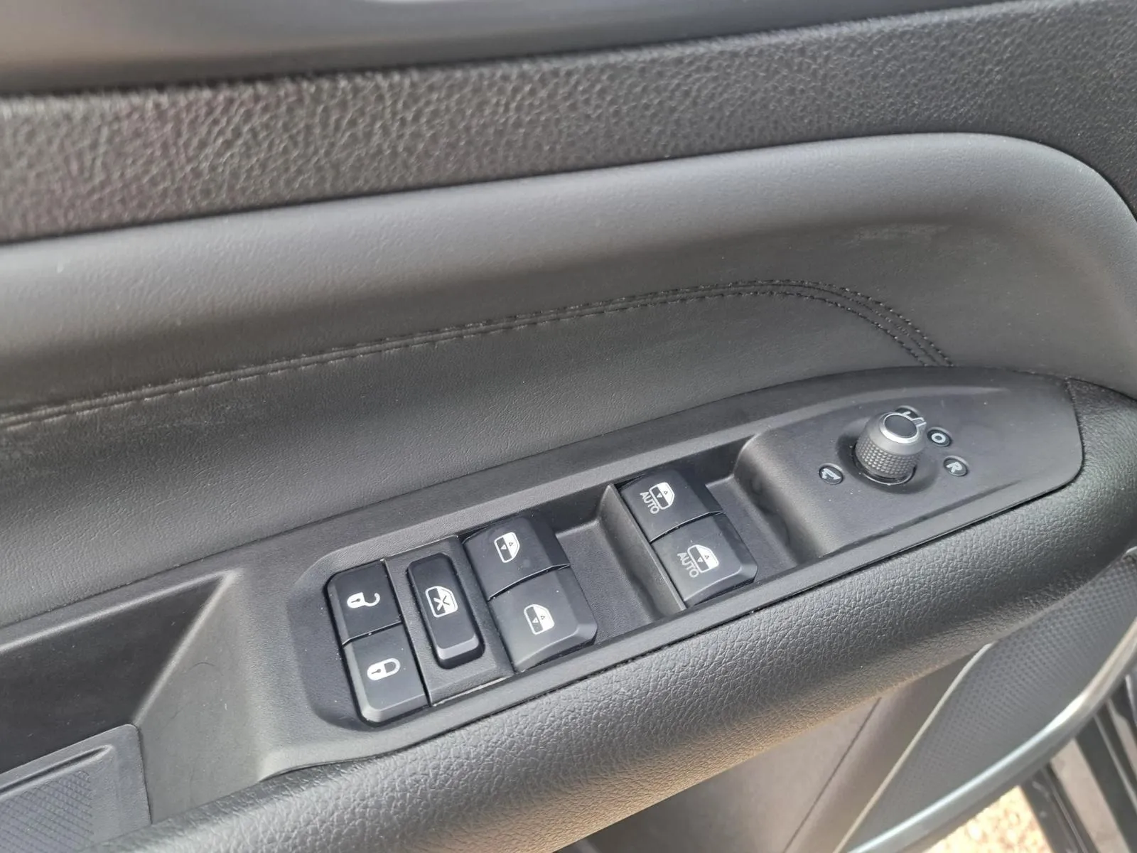 jeep compass 1.5 e-hybrid 130 dct fwd summit - slika 12