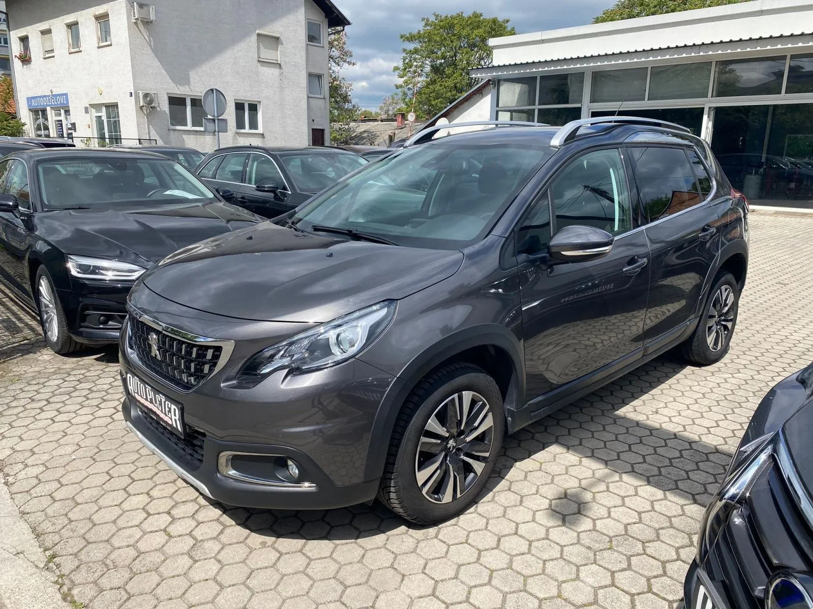 peugeot 2008 1,2 puretech automatik, navi, tempomat, 4x garancija!!! - slika 3