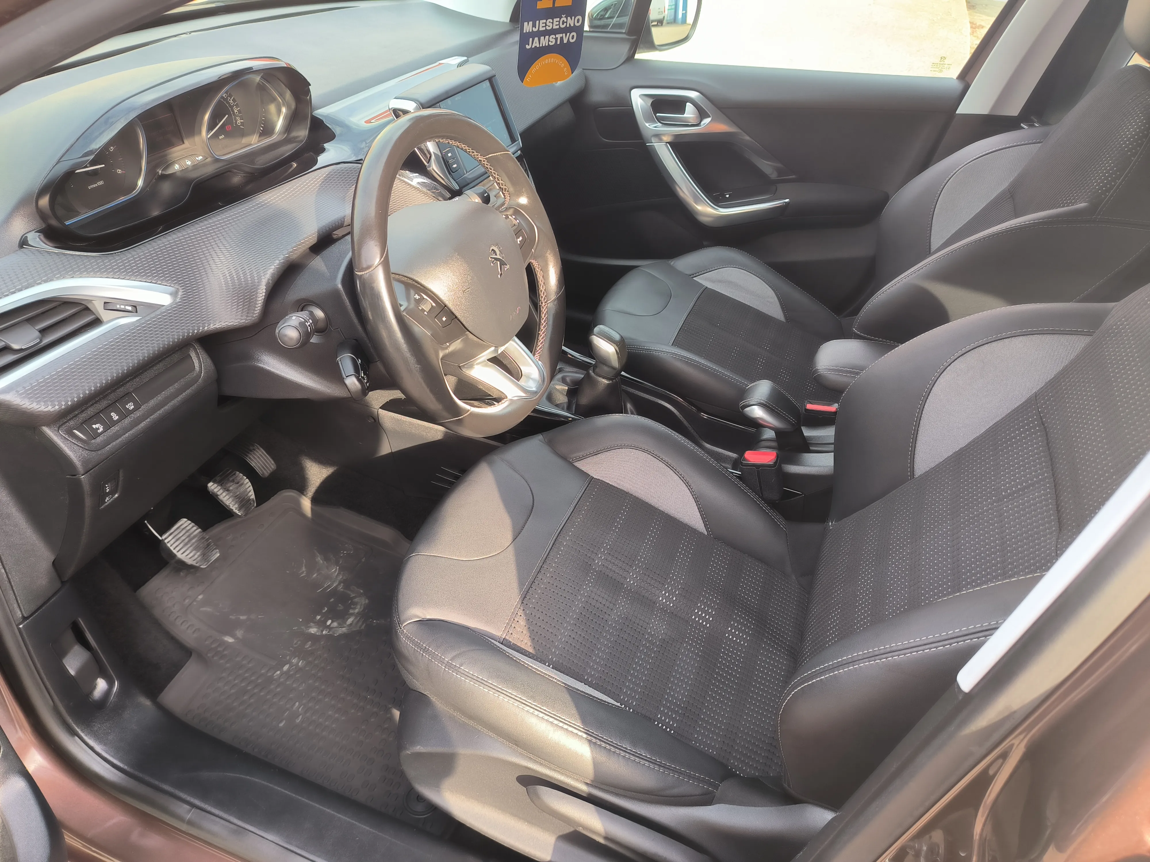 peugeot 2008 1,6 bluehdi, allure, servisna, jamstvo, reg. 1 godinu - slika 11