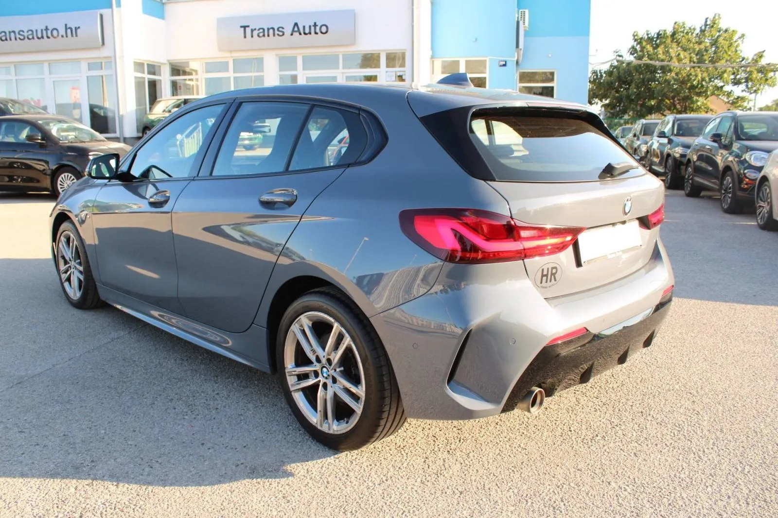 bmw serija 1 118i m paket *harman kardon, led, navigacija, kamera* - slika 7