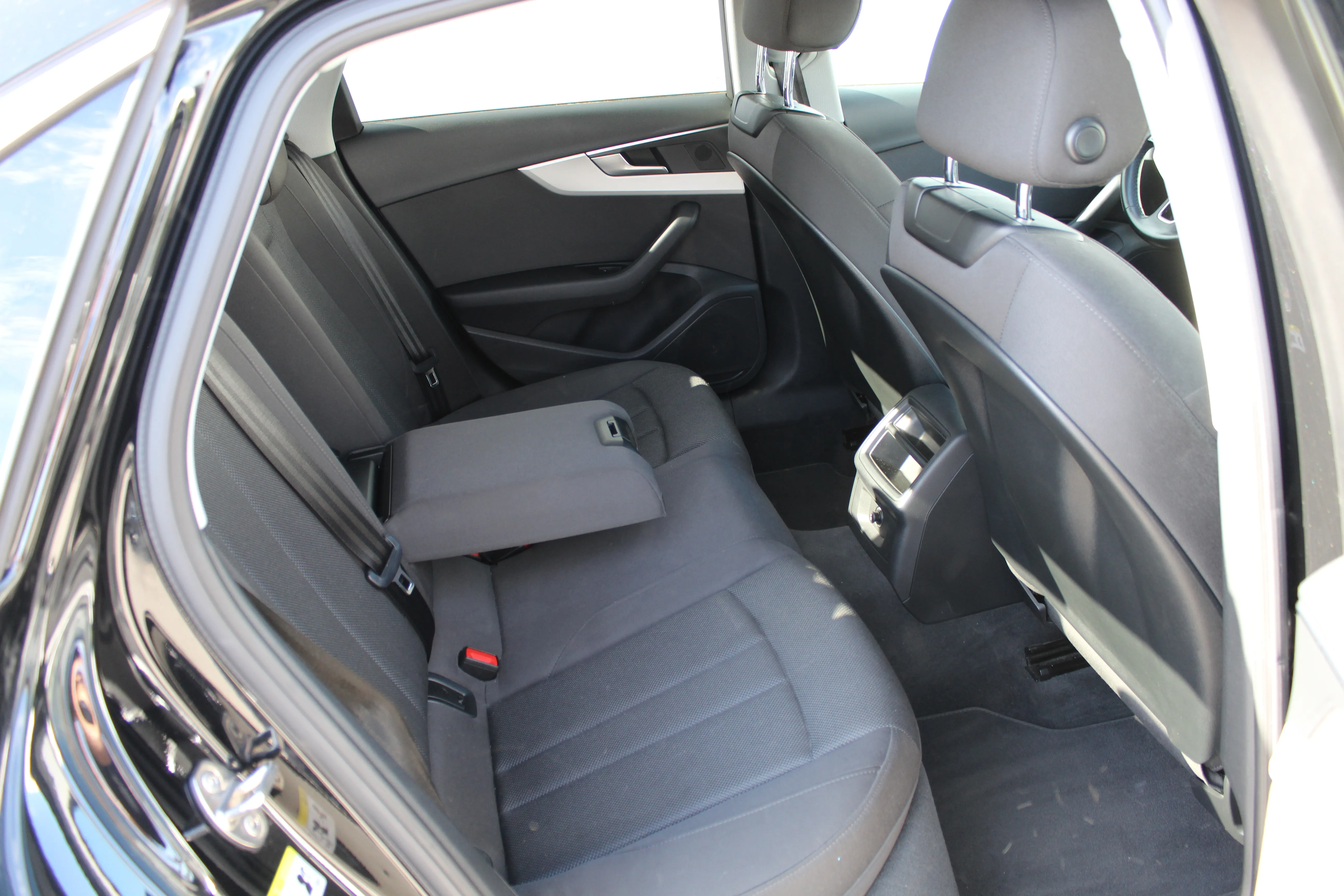 13220 audi a4 30tdi s tr advanced+ - slika 13