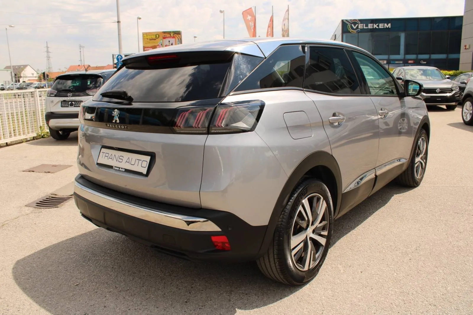 peugeot 3008 1.2 puretech allure *navigacija, led, kamera* - slika 6