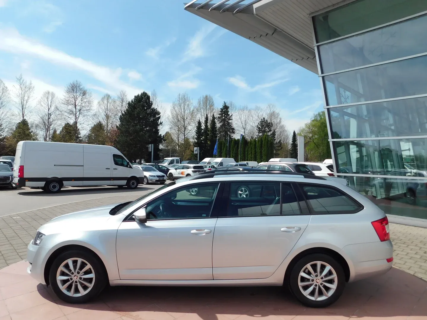 02567 škoda octavia combi style 1.6 tdi dsg - slika 8