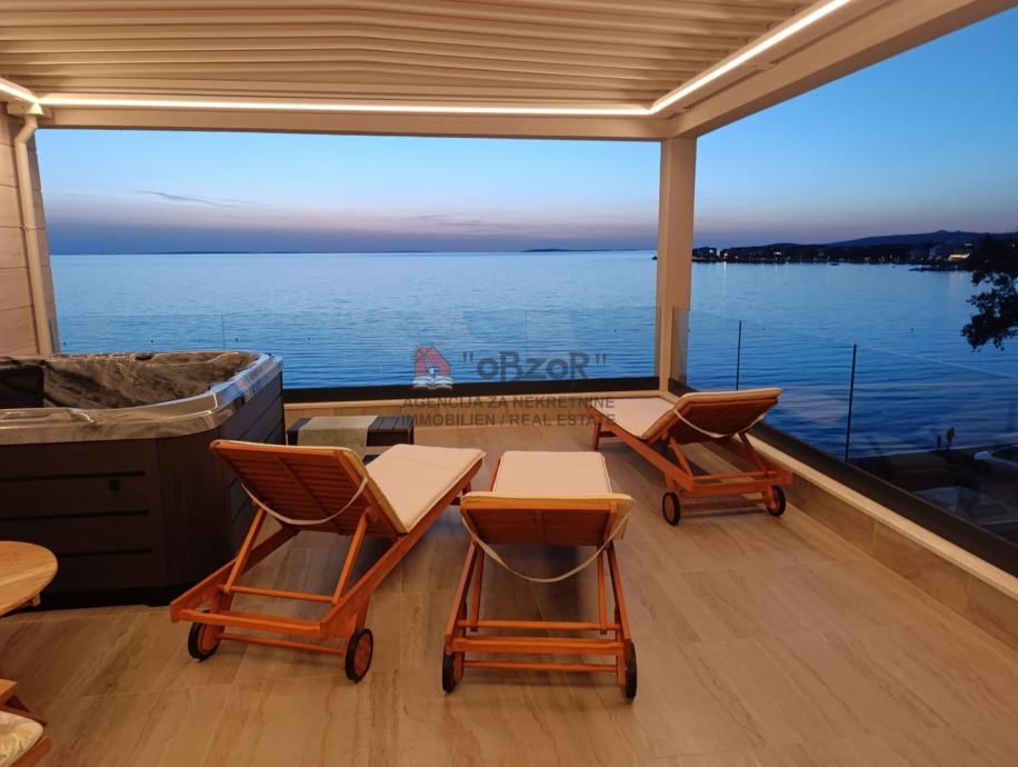 Povljana-Dvoetažan stan (S5) PENTHOUSE - PRVI RED DO MORA