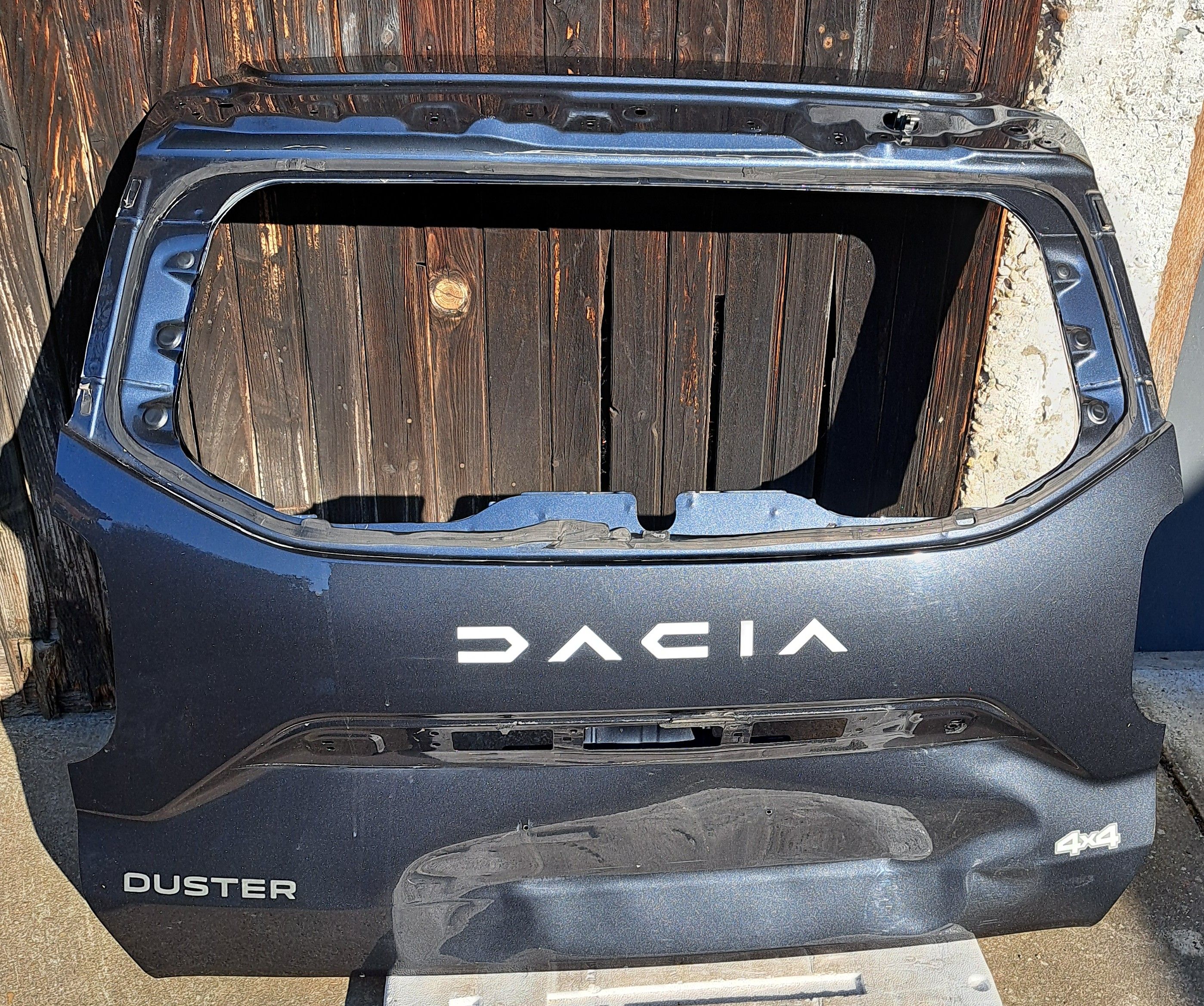 Poklopac prtljažnika za Daciu Duster 2023. godine - Zagreb
