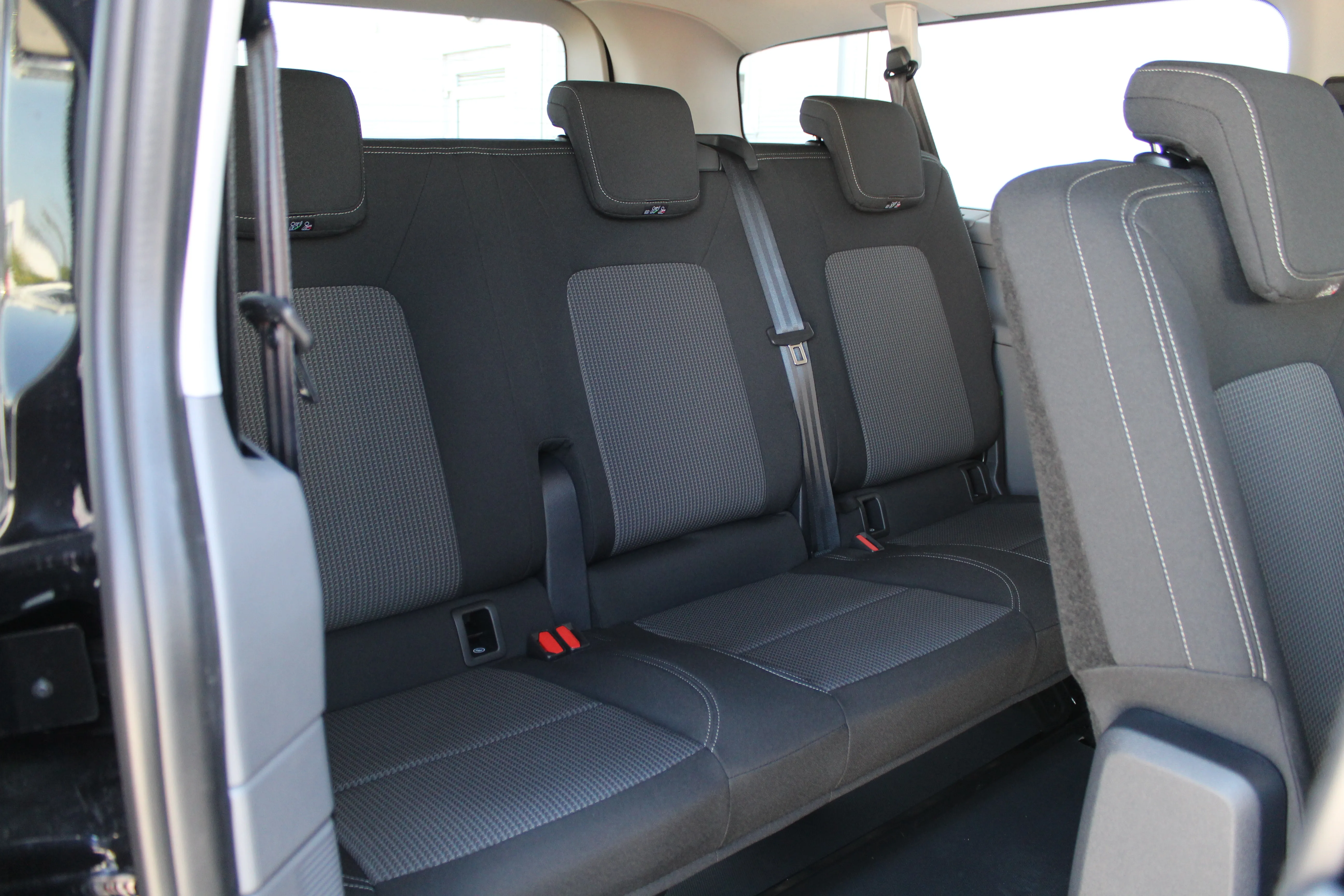 13206 vw caravelle l2 2.0 tdi - slika 12