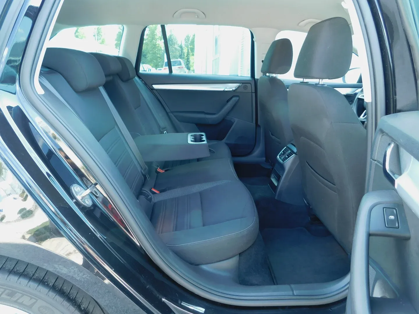 07682 škoda octavia combi ambition 1.6 tdi dsg - slika 13
