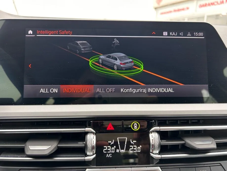 bmw 318i 2022.,servisna, park senz, virtual navi, led, front asist - slika 16