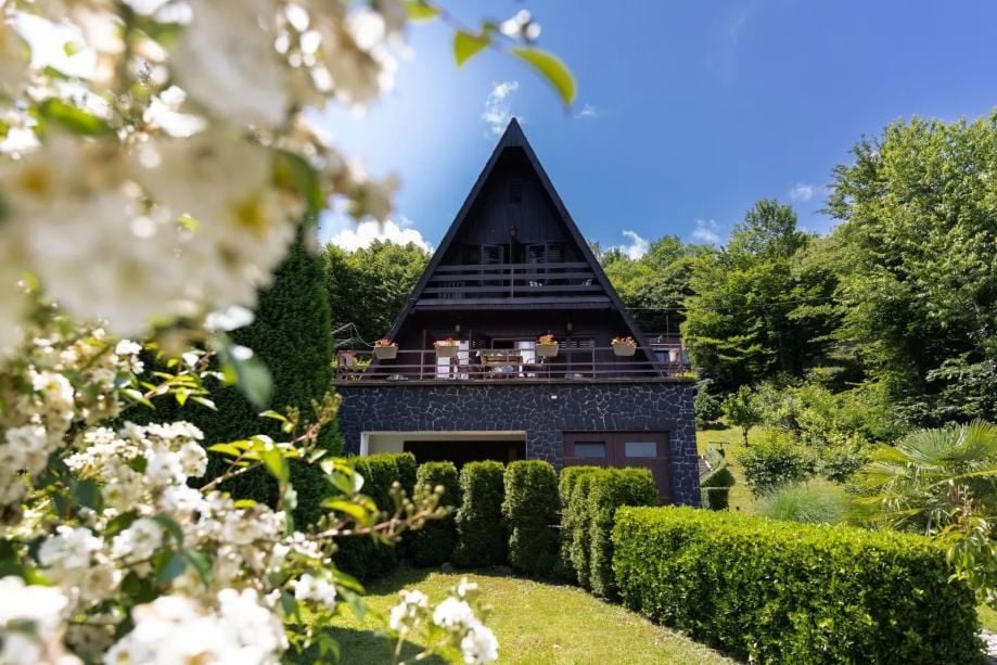 Vikendica s pogledom na rijeku Dobru - Priselci, Karlovac