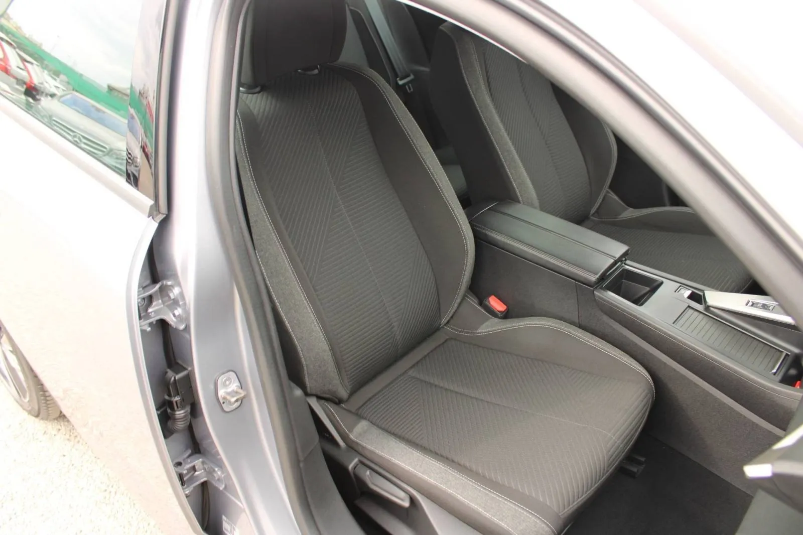 peugeot 308 1.6 plug-in hybrid 180 automatik *led, navigacija* - slika 12