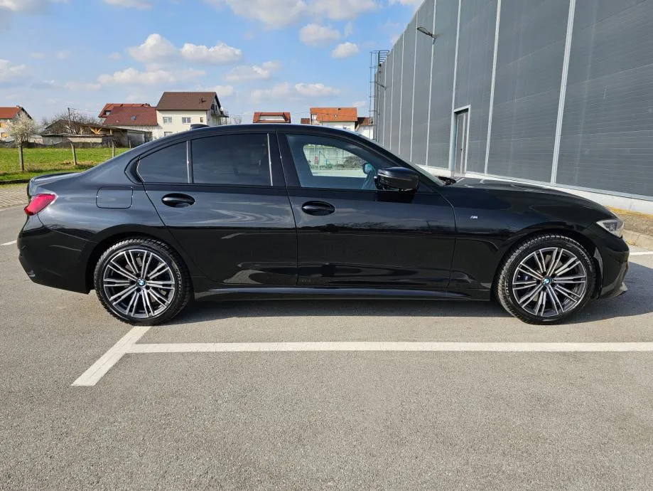 bmw 330e, m-paket, laser, virtual, koža, harman/kardon, ambi, reg, pdv - slika 4