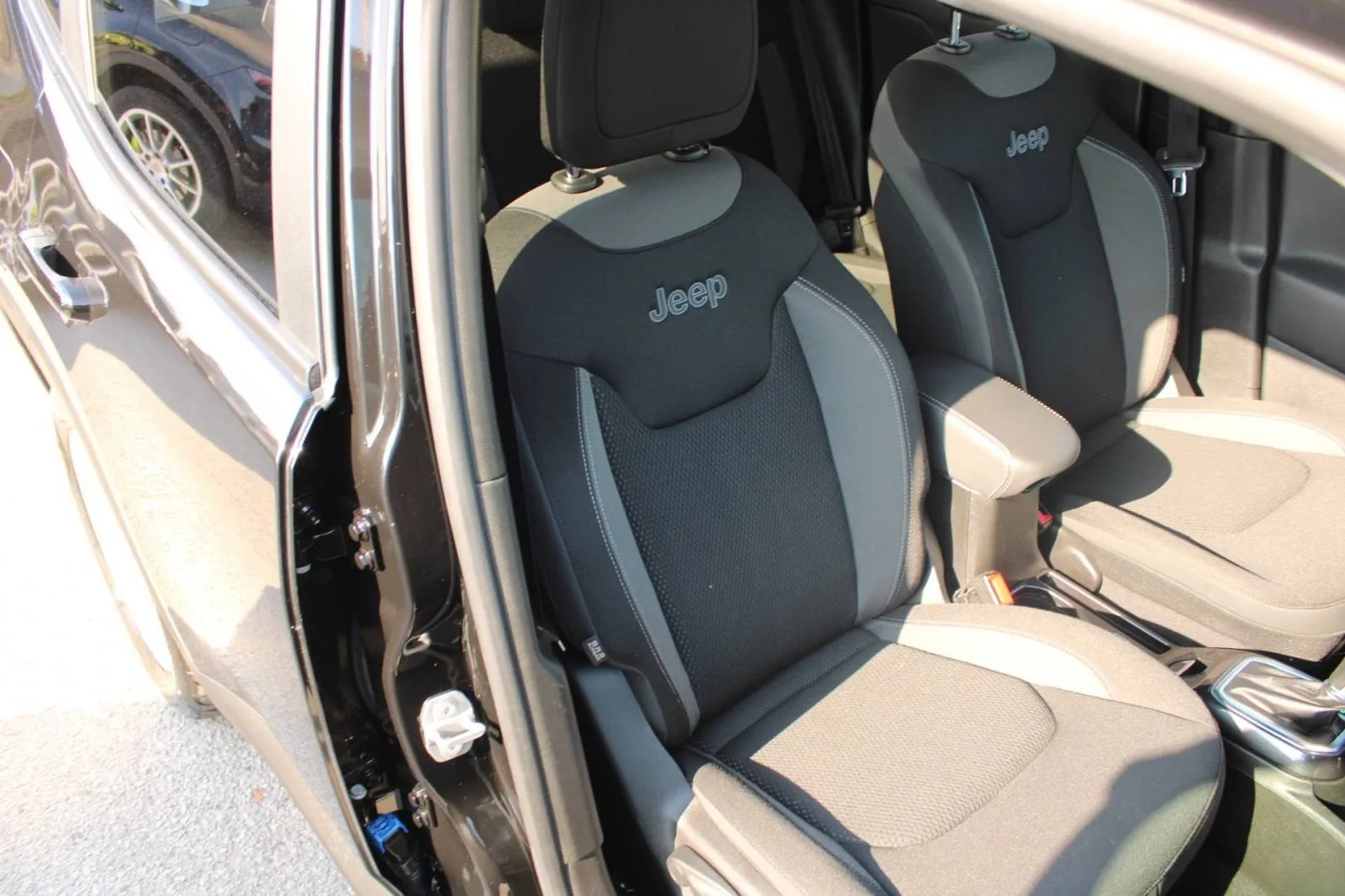 jeep renegade 1.3 t4 phev limited 4x4 automatik - slika 19