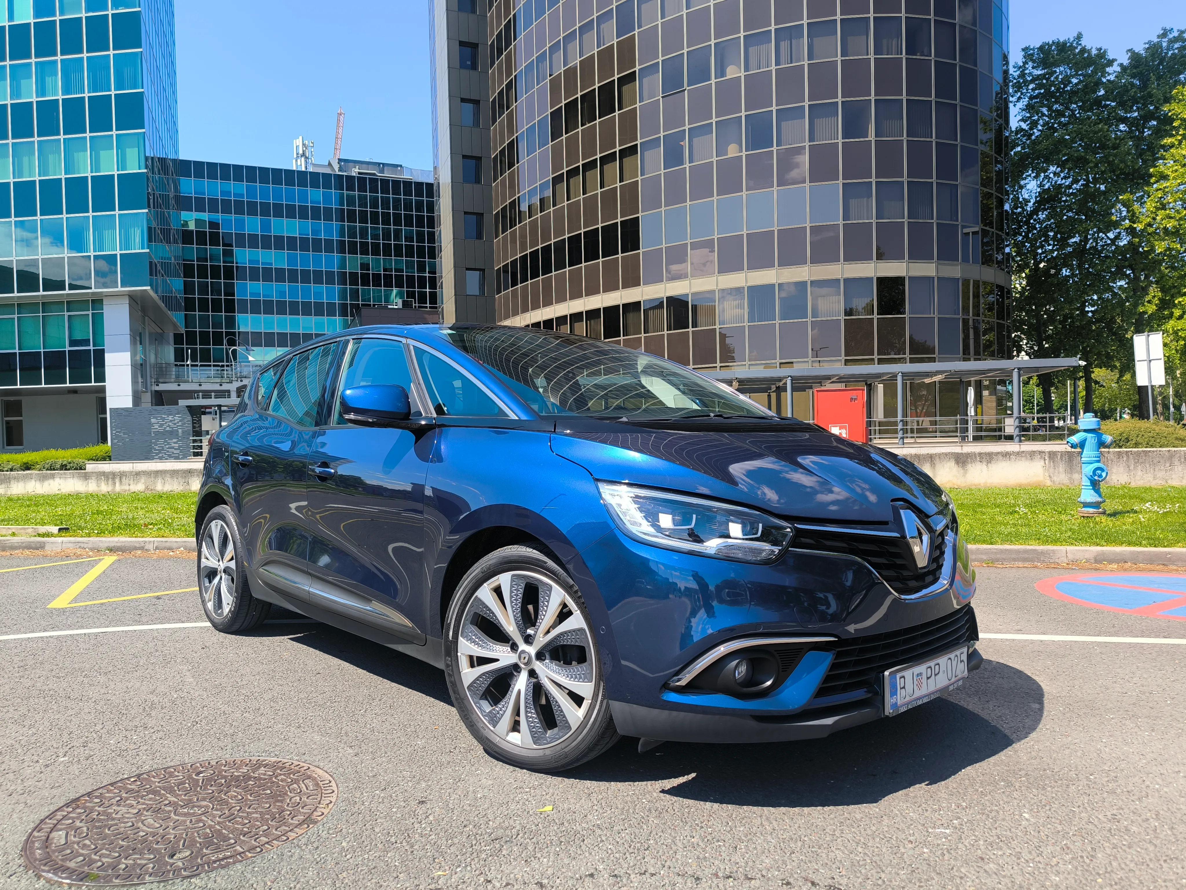 renault scenic 1,5dci, intens, full led, kamera, ekstra stanje - slika 10