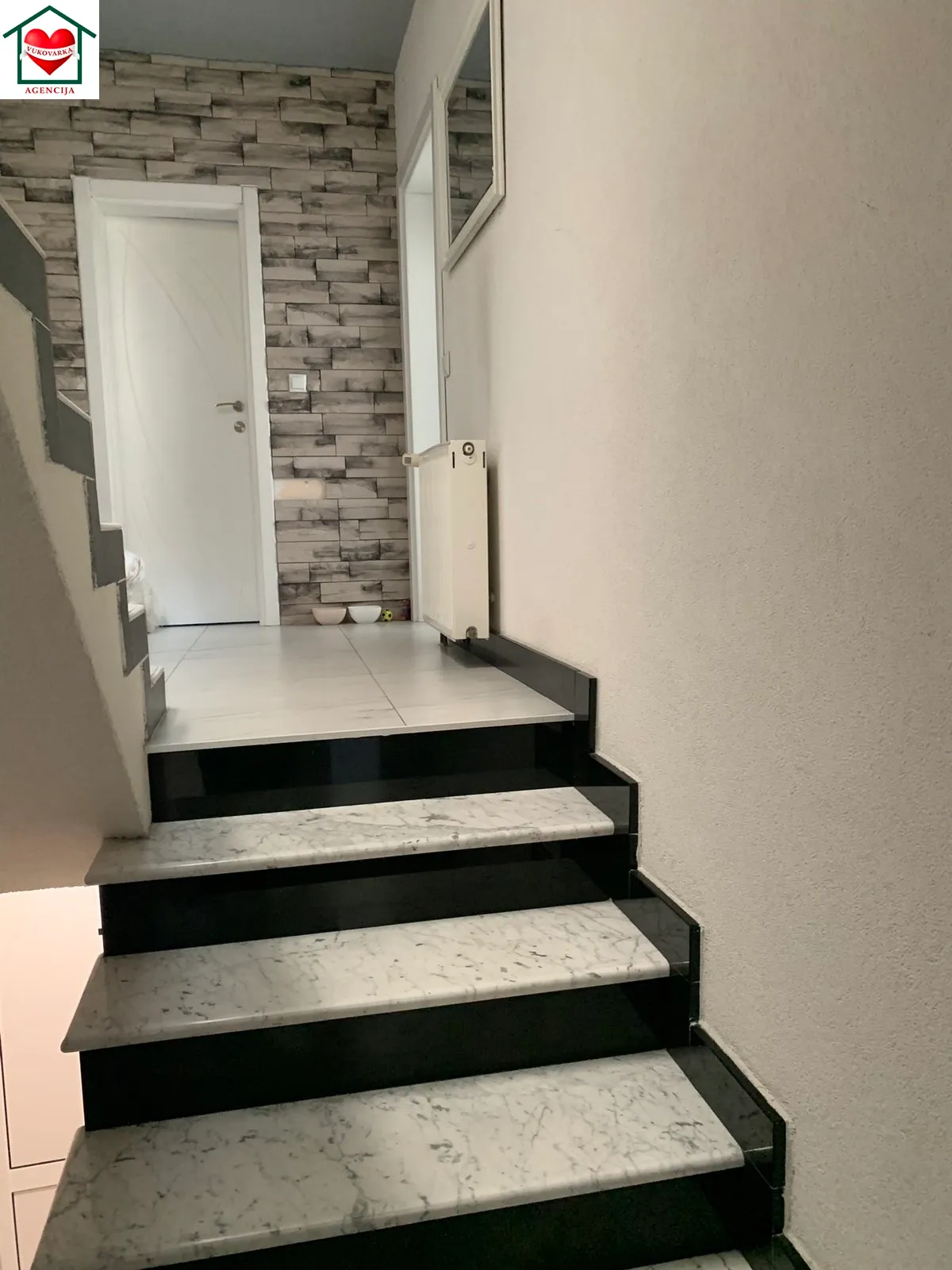 vukovar centar e. unije 14 super predivna kuća 270 m2 - slika 10