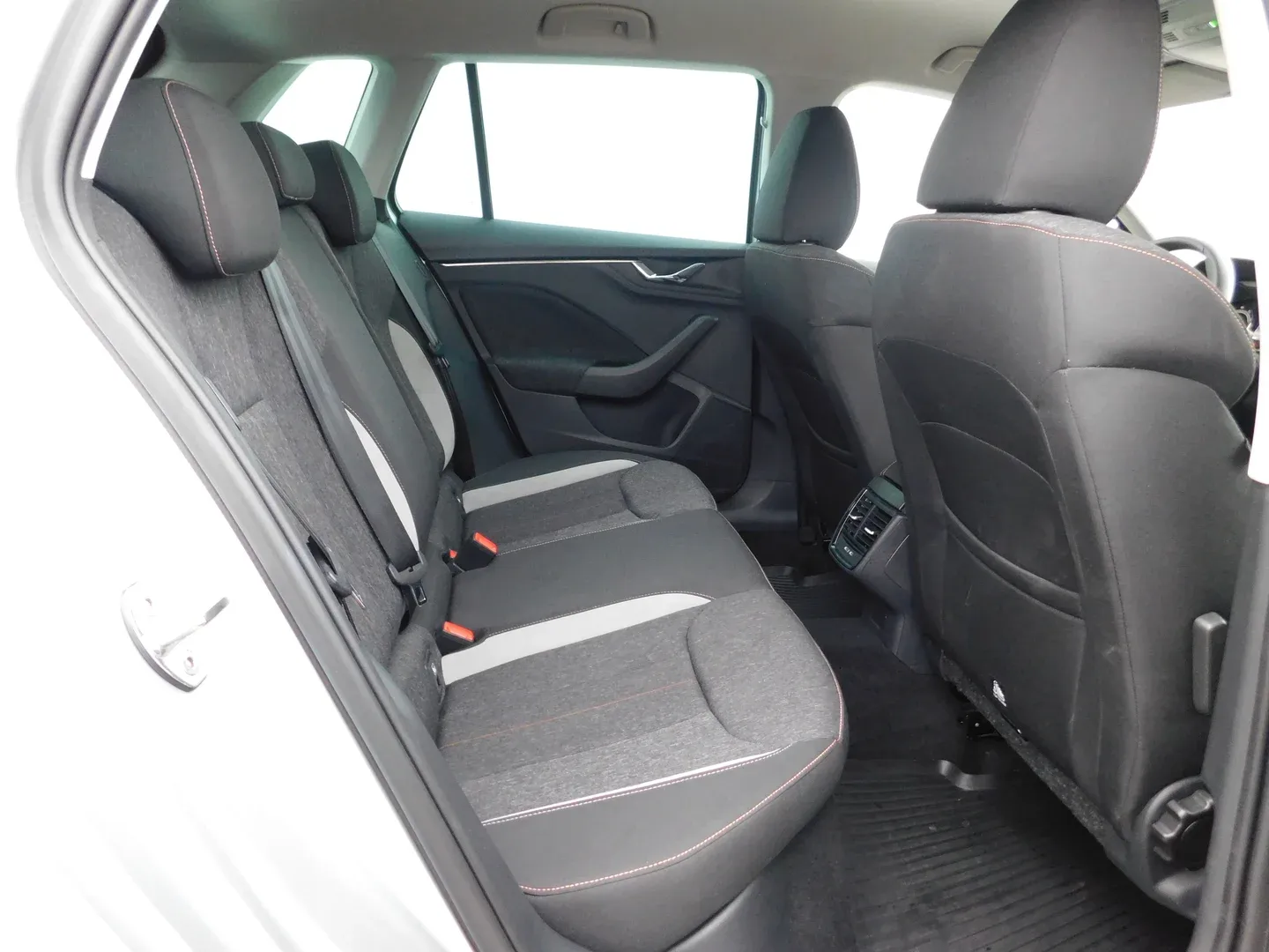 10875 škoda kamiq style 1.0 tsi - slika 13