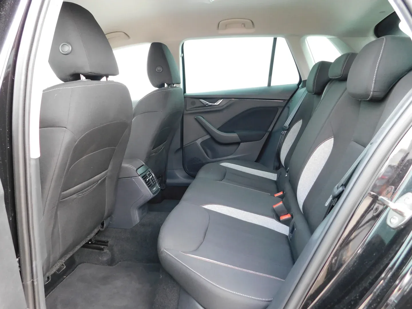 11803 škoda kamiq fl selection 1.0 tsi dsg - slika 11