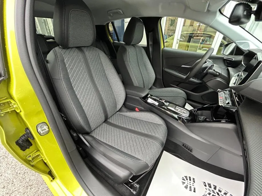 peugeot 208 allure hybrid 110 e-dcs6 - slika 8