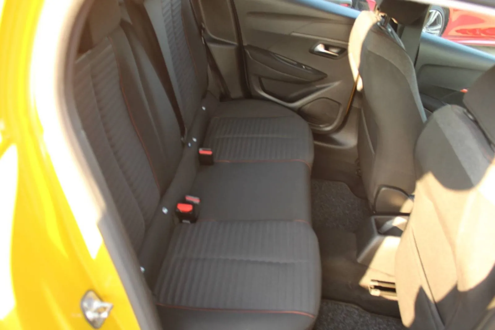 peugeot 208 1.2 puretech - slika 10