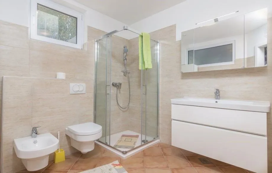poreč-vila sa tri apartmana i panoramskim pogledom na more (prodaja) - slika 18