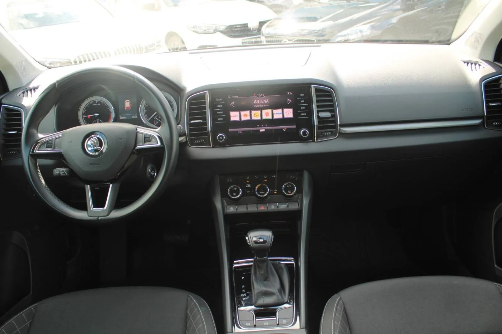 škoda karoq 1.6 tdi dsg *led, navigacija, kamera* - slika 15