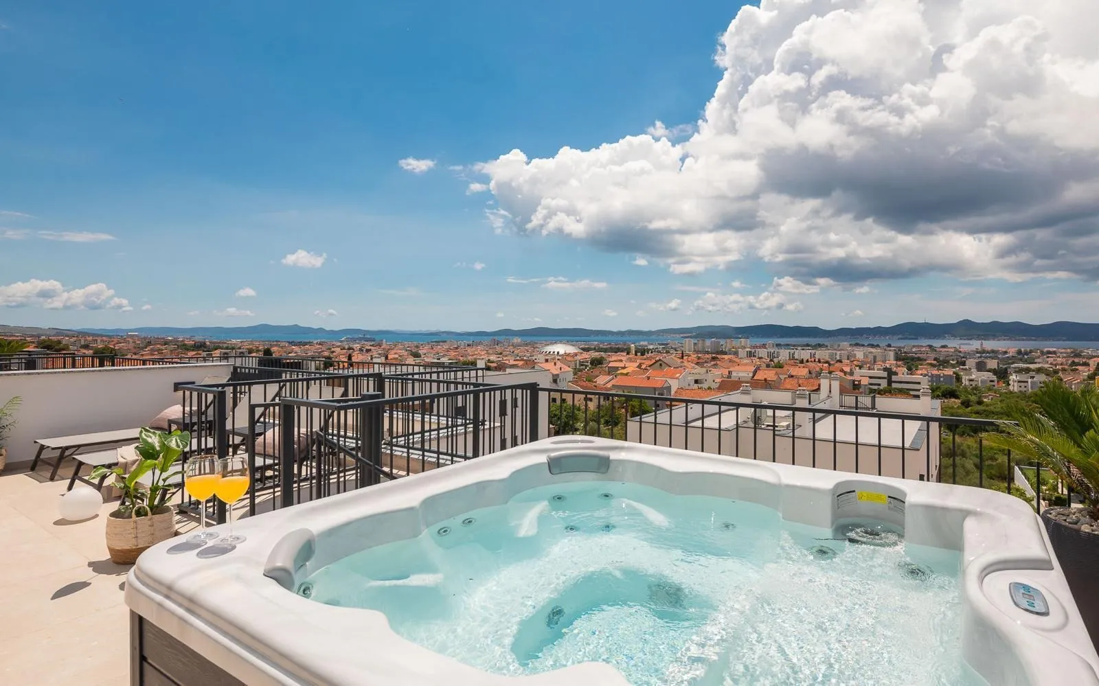 zadar! dugoročni najam, luksuzan 3-soban stan, krovna terasa, jacuzzi - slika 18