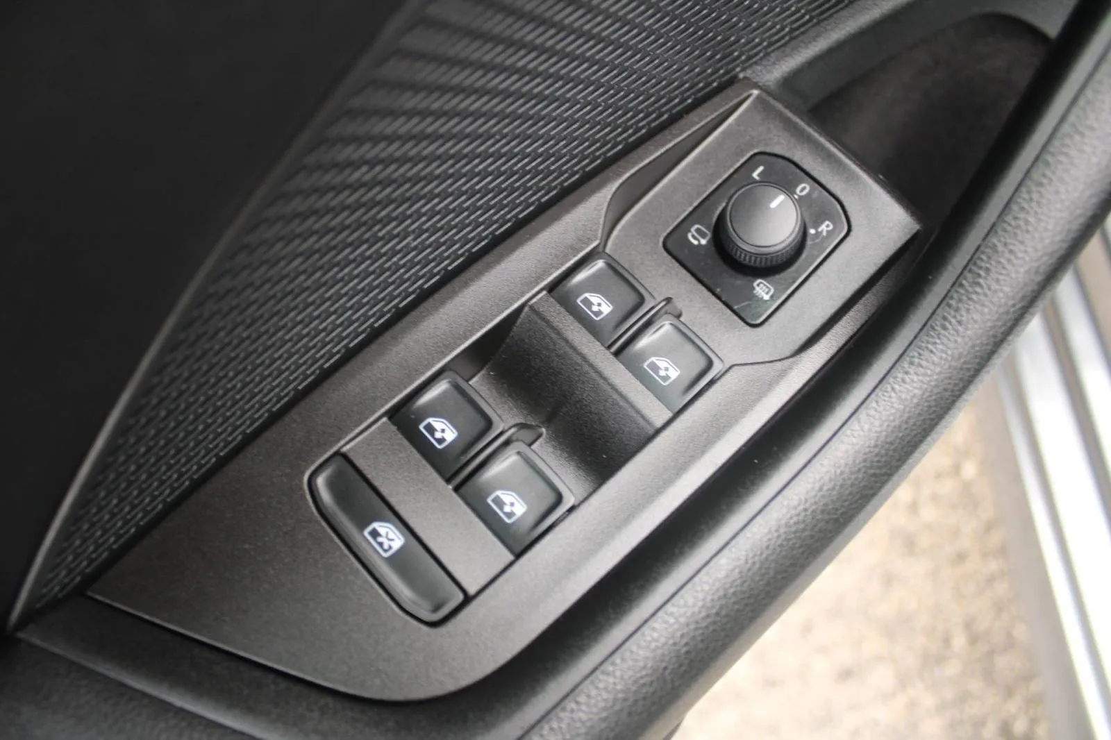 škoda octavia combi 2.0 tdi dsg *led, navigacija* - slika 13