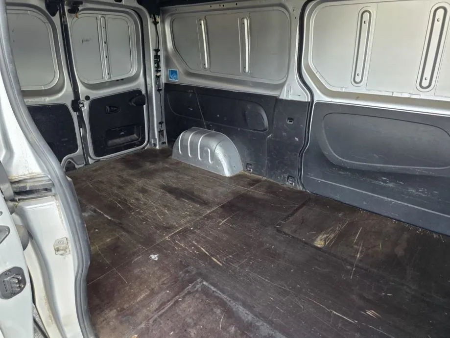 renault trafic . 1,6 dizel, 2018 godina, 189000 km, kartice 24/36 rata - slika 8