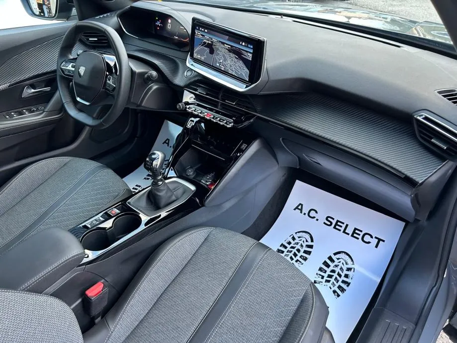 peugeot 2008 allure - 2025 - 12.000km - zimske gume + reg 1 god !!! - slika 7