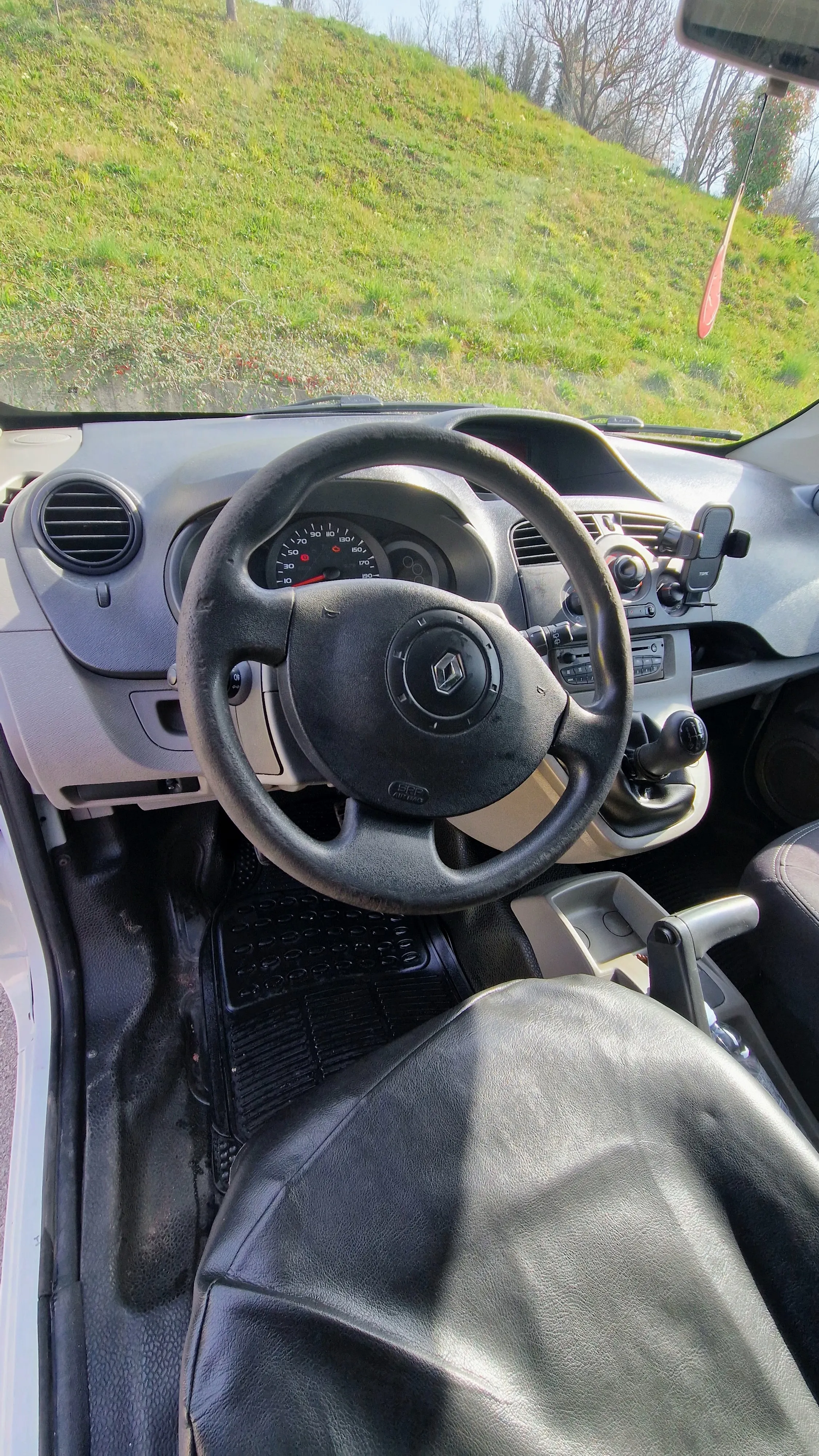 renault kangoo 1.5 dci - malo oštećen ali potpuno funkcionalan - slika 10