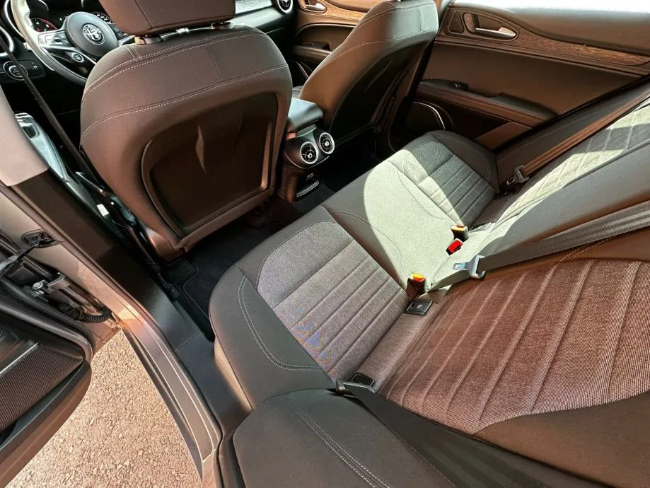 alfa romeo stelvio 2,2 d automat •2019.g.•q4•kamera•190ks•leasing• - slika 19