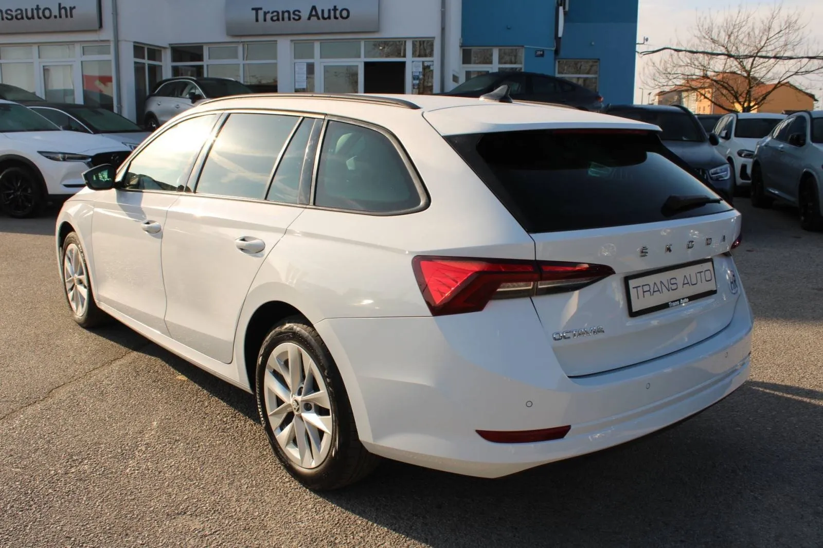 škoda octavia combi 2.0 tdi dsg *led, navigacija* - slika 7