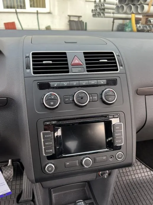 vw touran 2,0 tdi automatik - slika 9