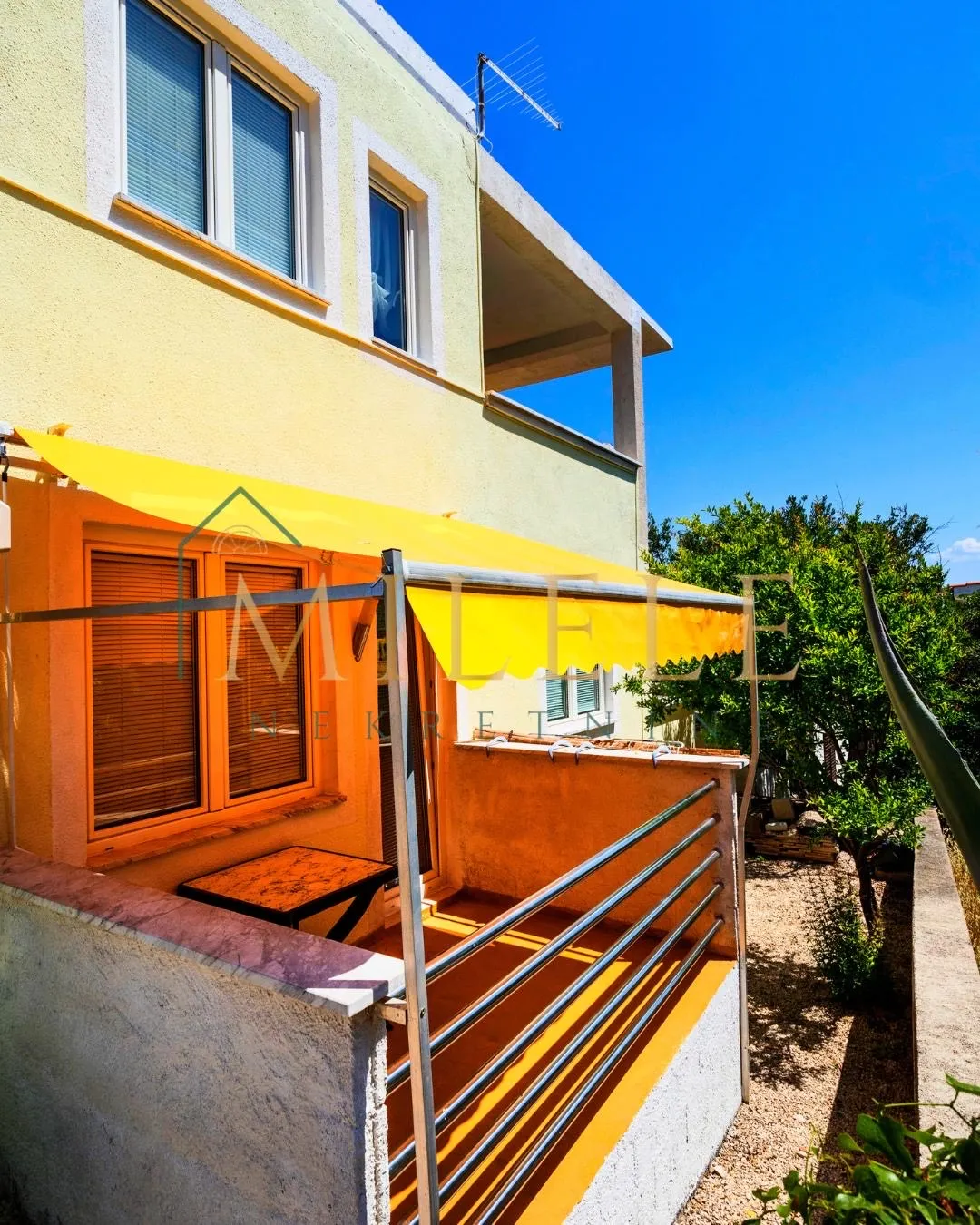 kuća sa 3 apartmana rogoznica - slika 7