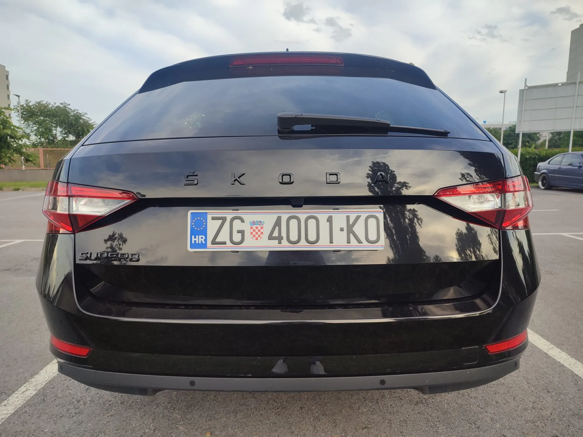 škoda superb 2023 | 2 seta alu felgi+ljetne i zimske gume | top stanje - slika 7