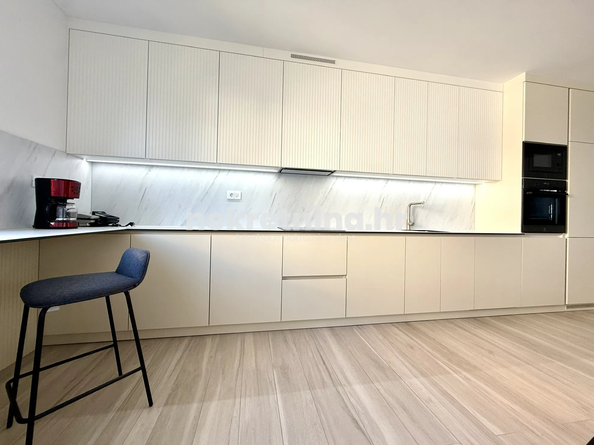 prodaja - trosobni stan: poreč, 105m2 + spremište 30m2, novogradnja - slika 7
