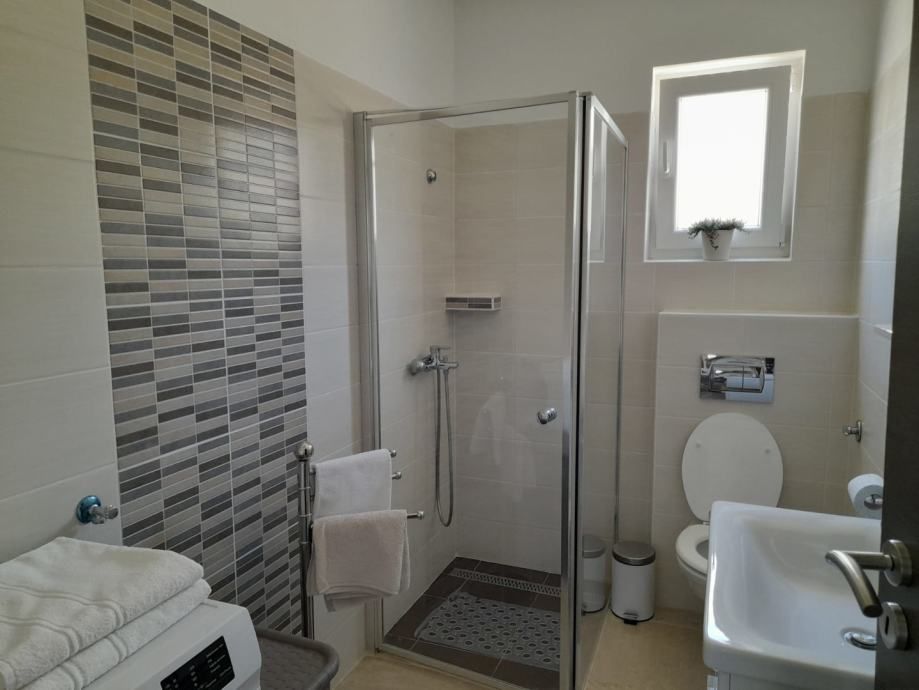 sveti petar na moru,renovirana kuća,3 apartmana(195m2)50 metara more - slika 6