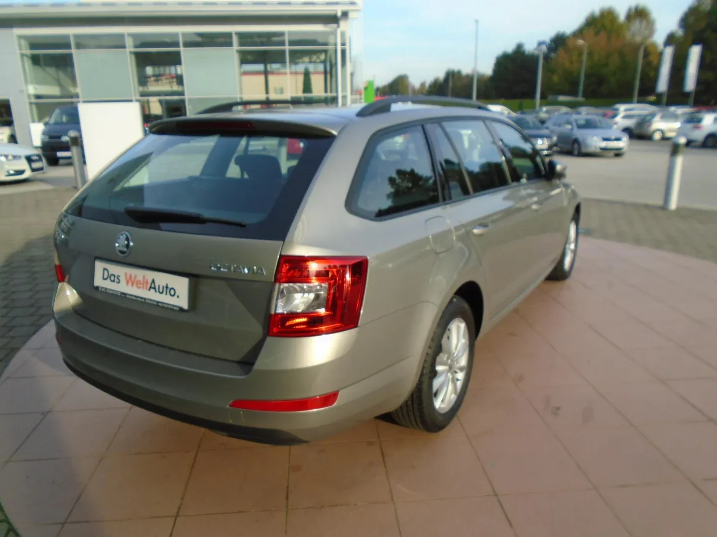 03202 škoda octavia combi style 1.6 tdi dsg - slika 3