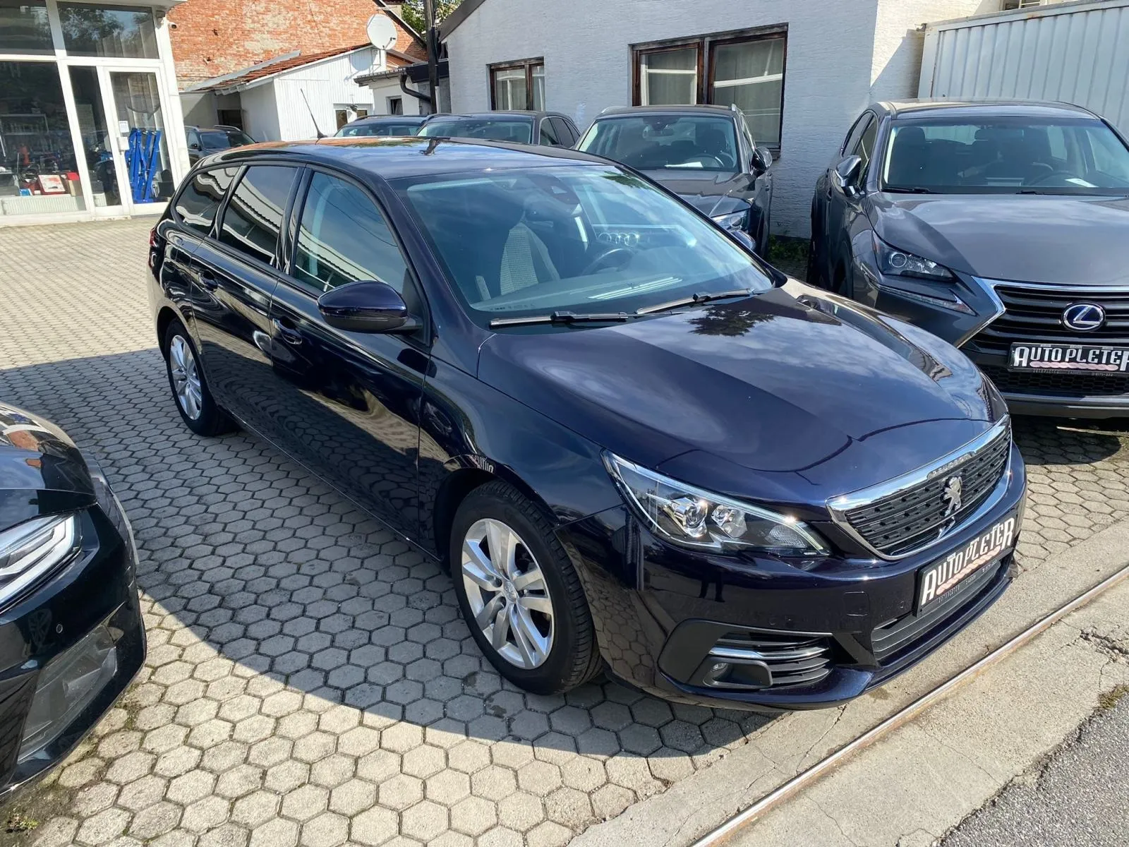 peugeot 308 sw 1,5 bluehdi automatik, navi, tempomat, 4x garancija! - slika 3