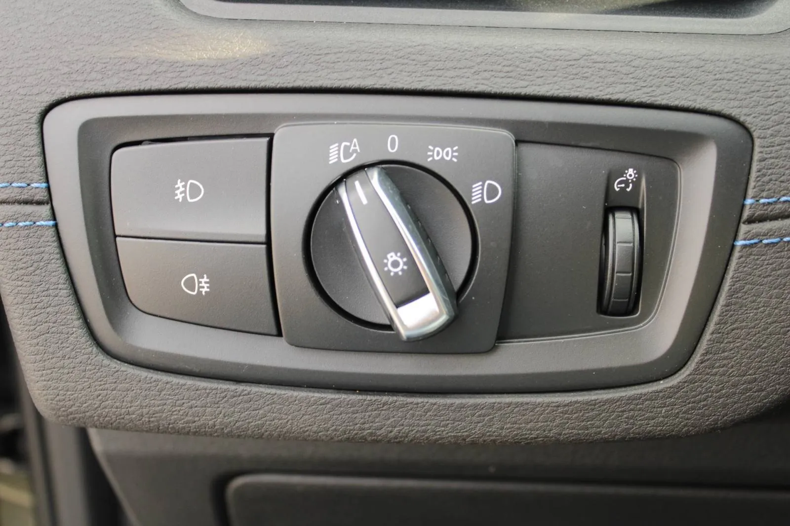 bmw x1 18d automatik ///m paket *led,navigacija,kamera* - slika 10