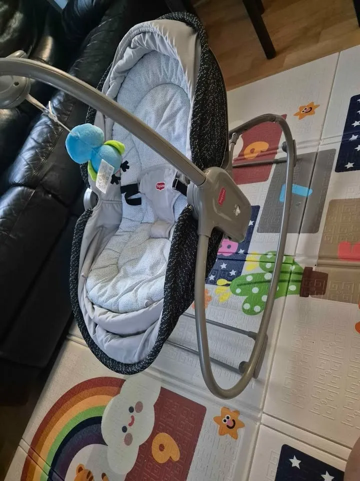 ležaljka ljuljačka za bebe tiny love - slika 4