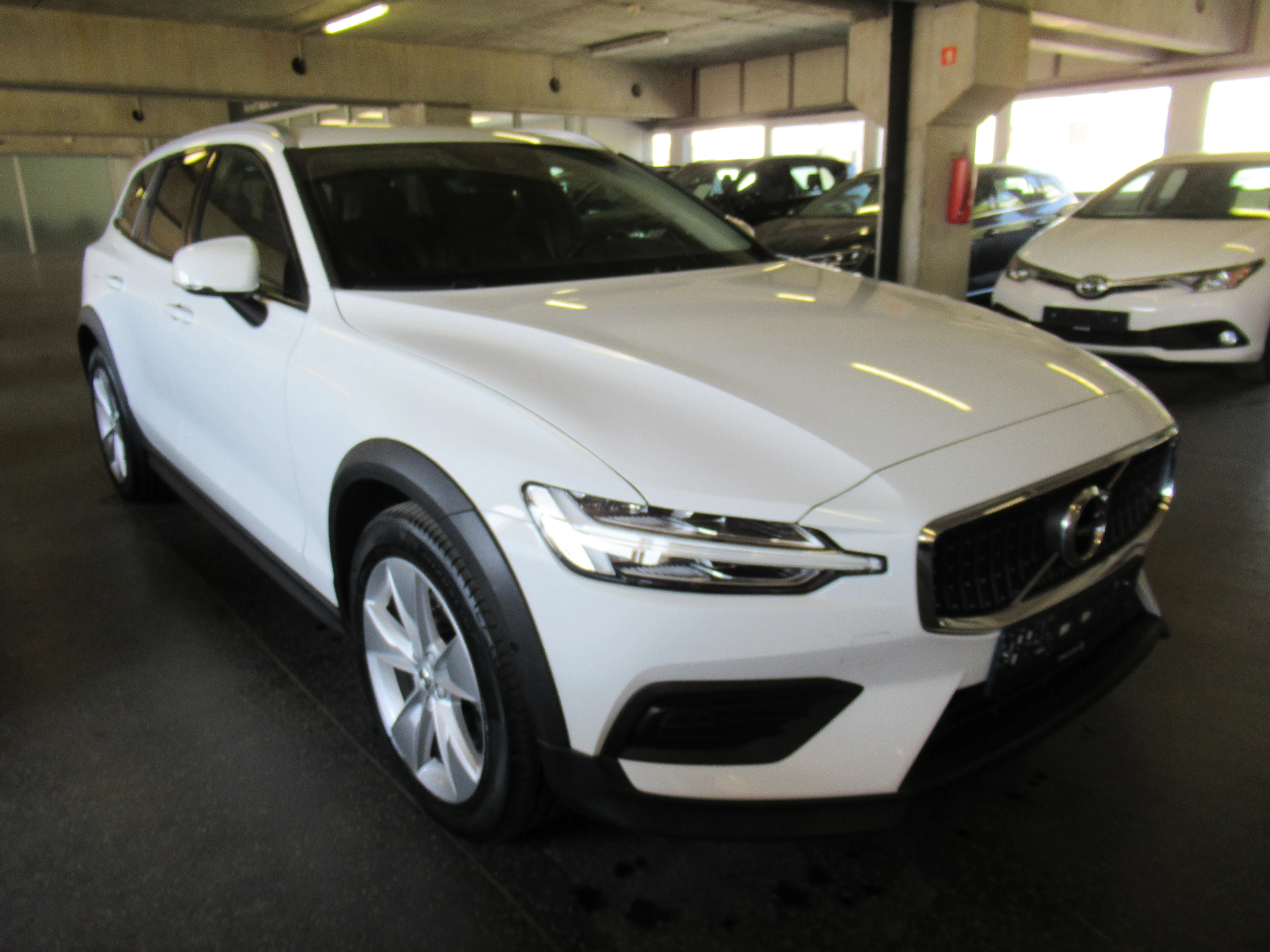 volvo v60 cross country b4d awd aut cross country pro - slika 7