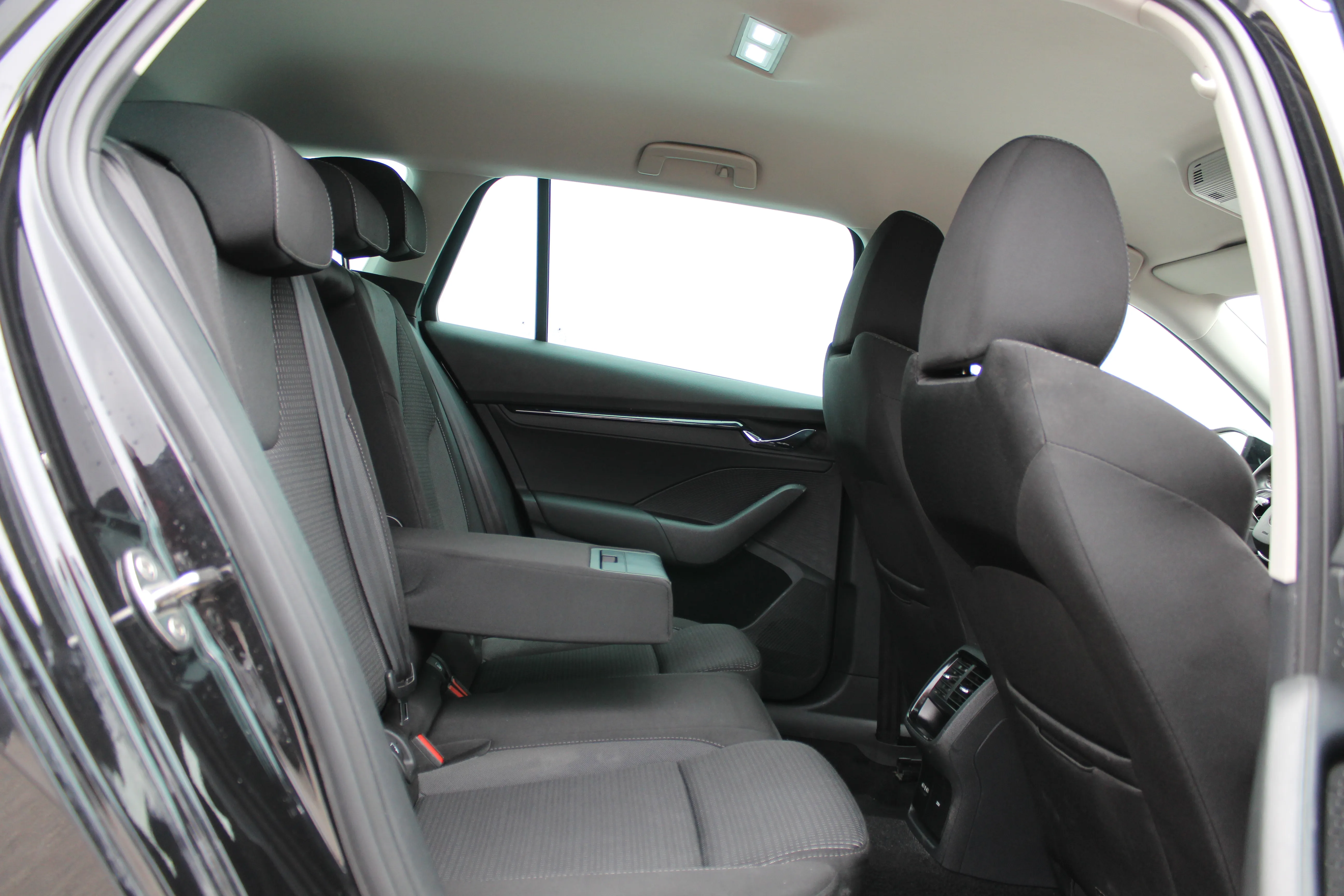 13067 škoda octavia combi ambition 2.0 tdi - slika 12