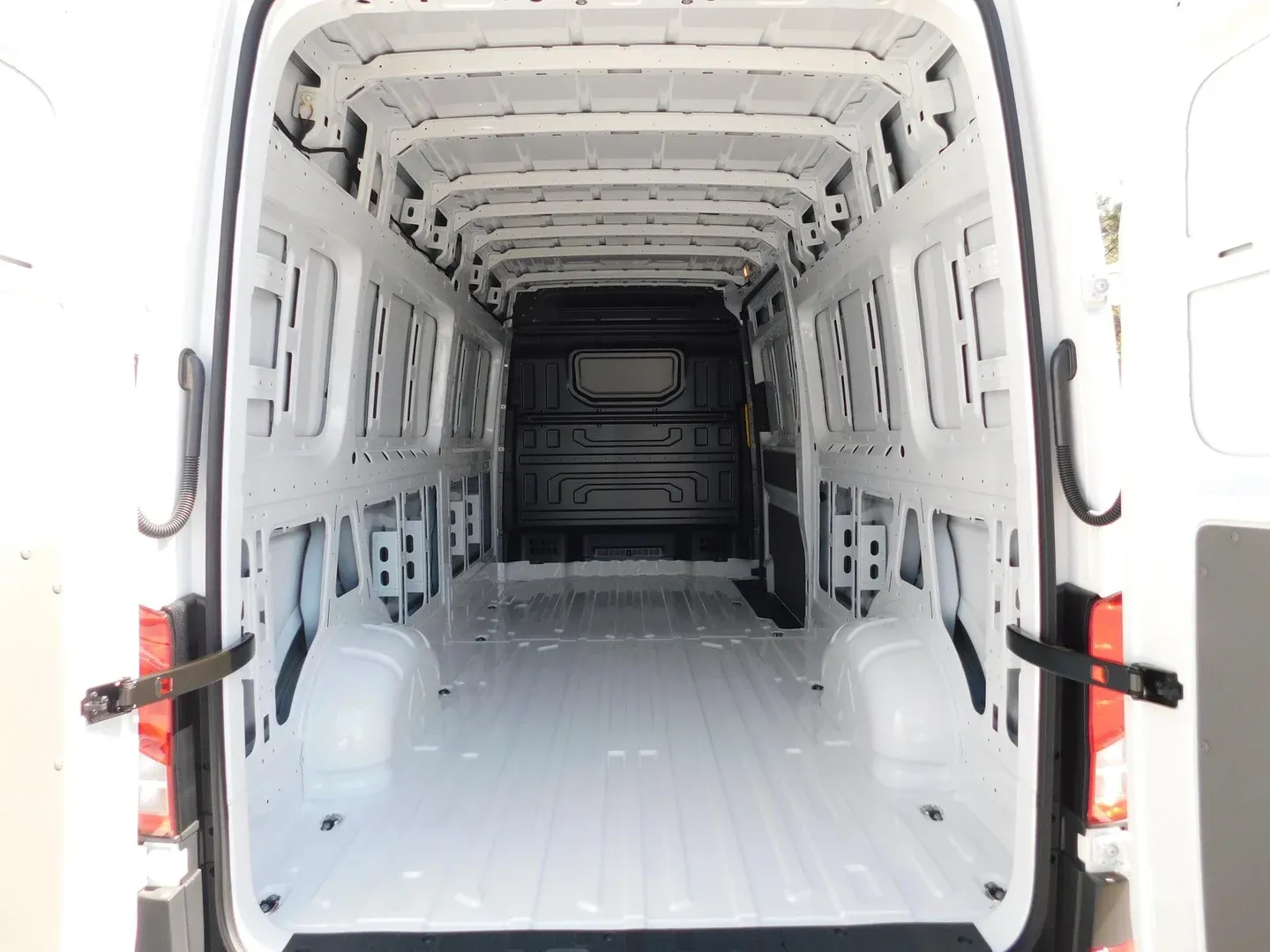 10956 vw crafter 35 - slika 13