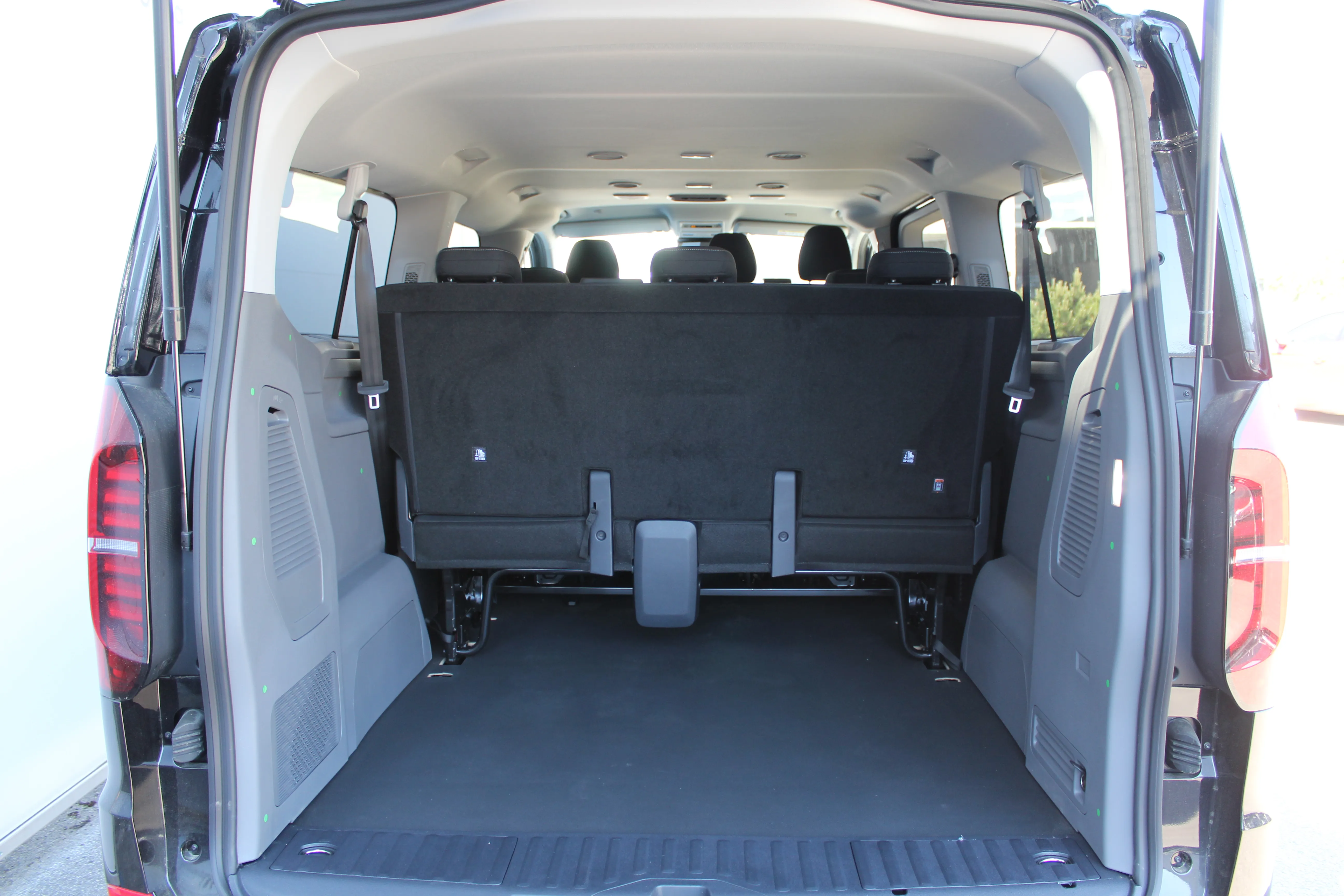 13206 vw caravelle l2 2.0 tdi - slika 13