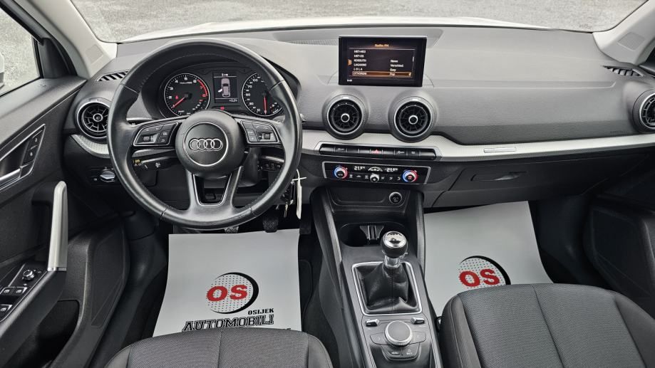 audi q2 1,0 tfsi,climtronic,tempomat,pdc,alu,43000km,hr auto,reg.9/25 - slika 20