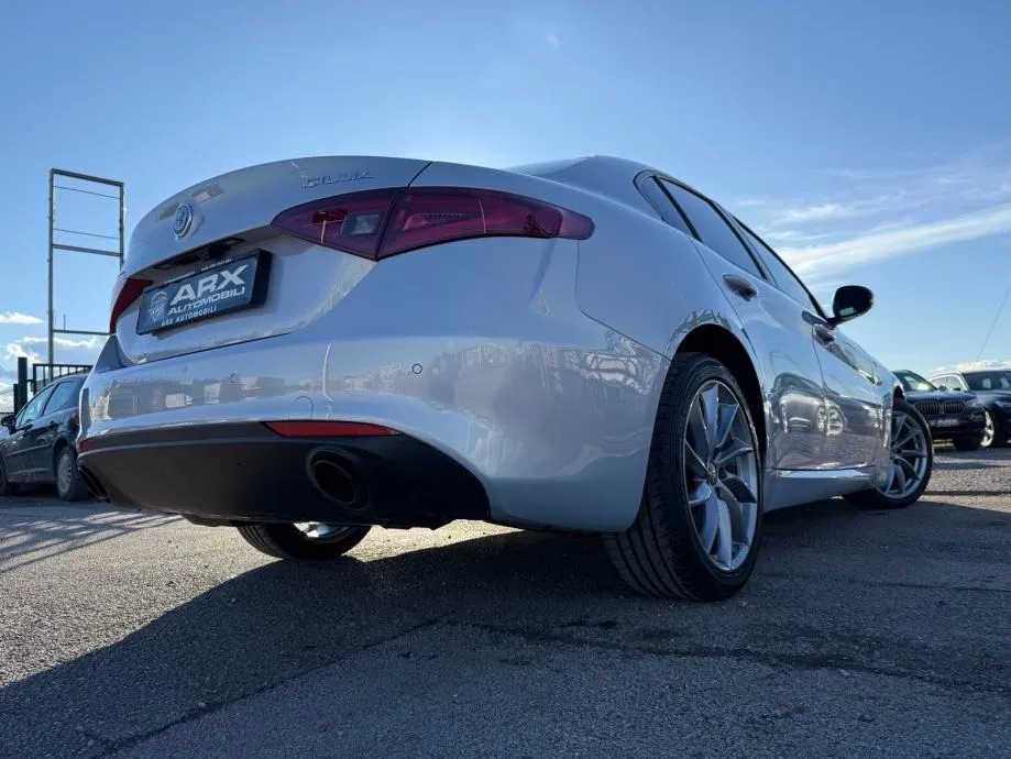 alfa giulia 2.2d automatik ti q4 210ks velika navi°kamera°koža°leasing - slika 20