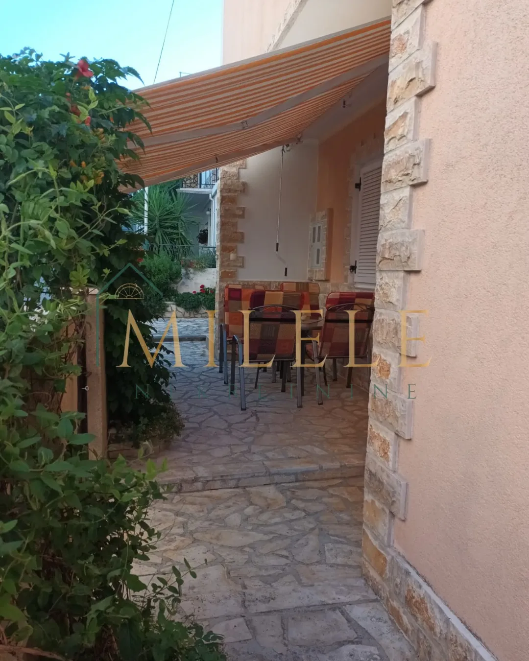 vodice kuća sa 5 apartmana - slika 22