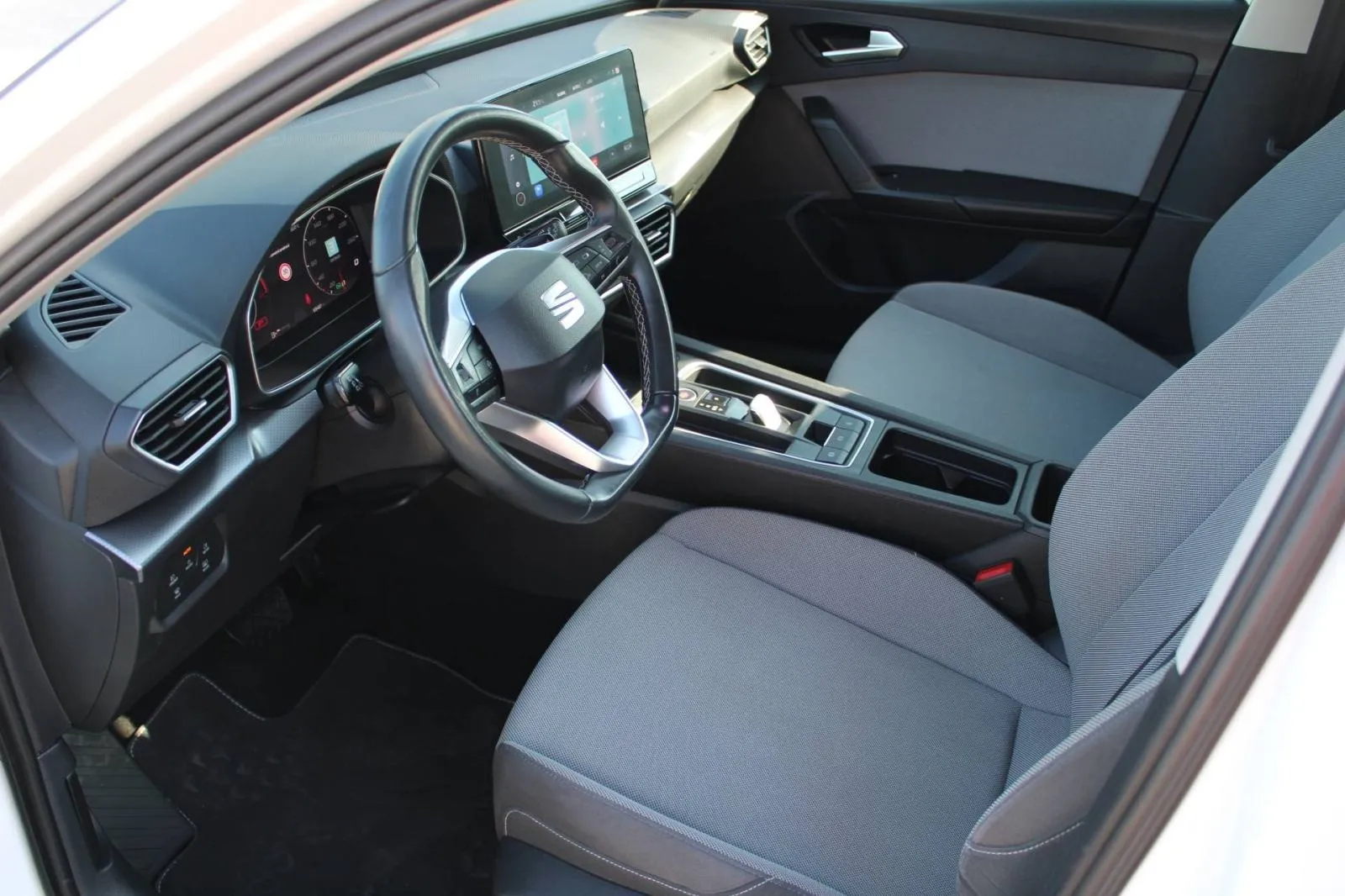 seat leon st 2.0 tdi dsg 150ks *led, navigacija, kamera* - slika 10
