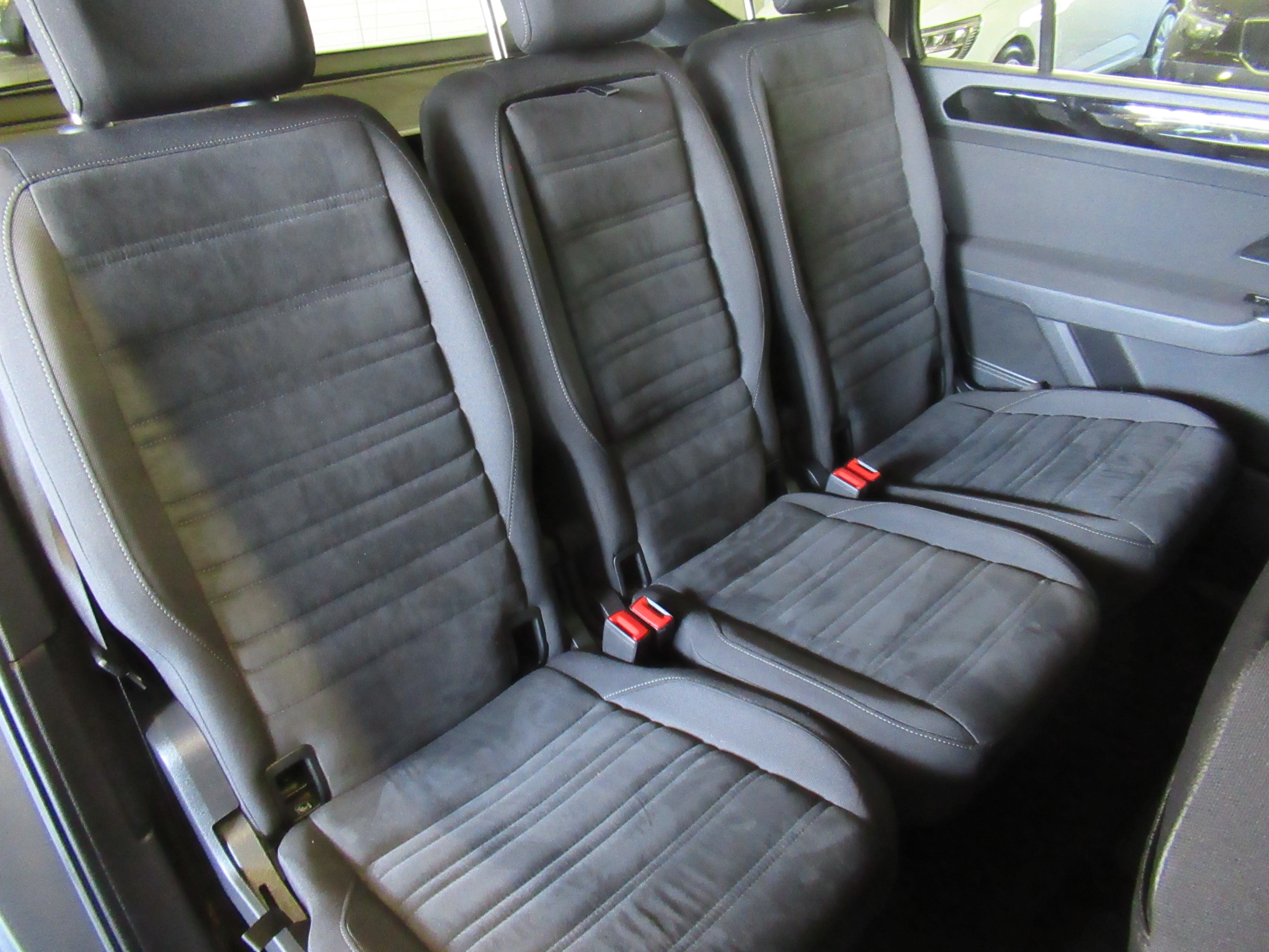 volkswagen touran 1.6 tdi r-line 1.vlastnik. full led. - slika 9