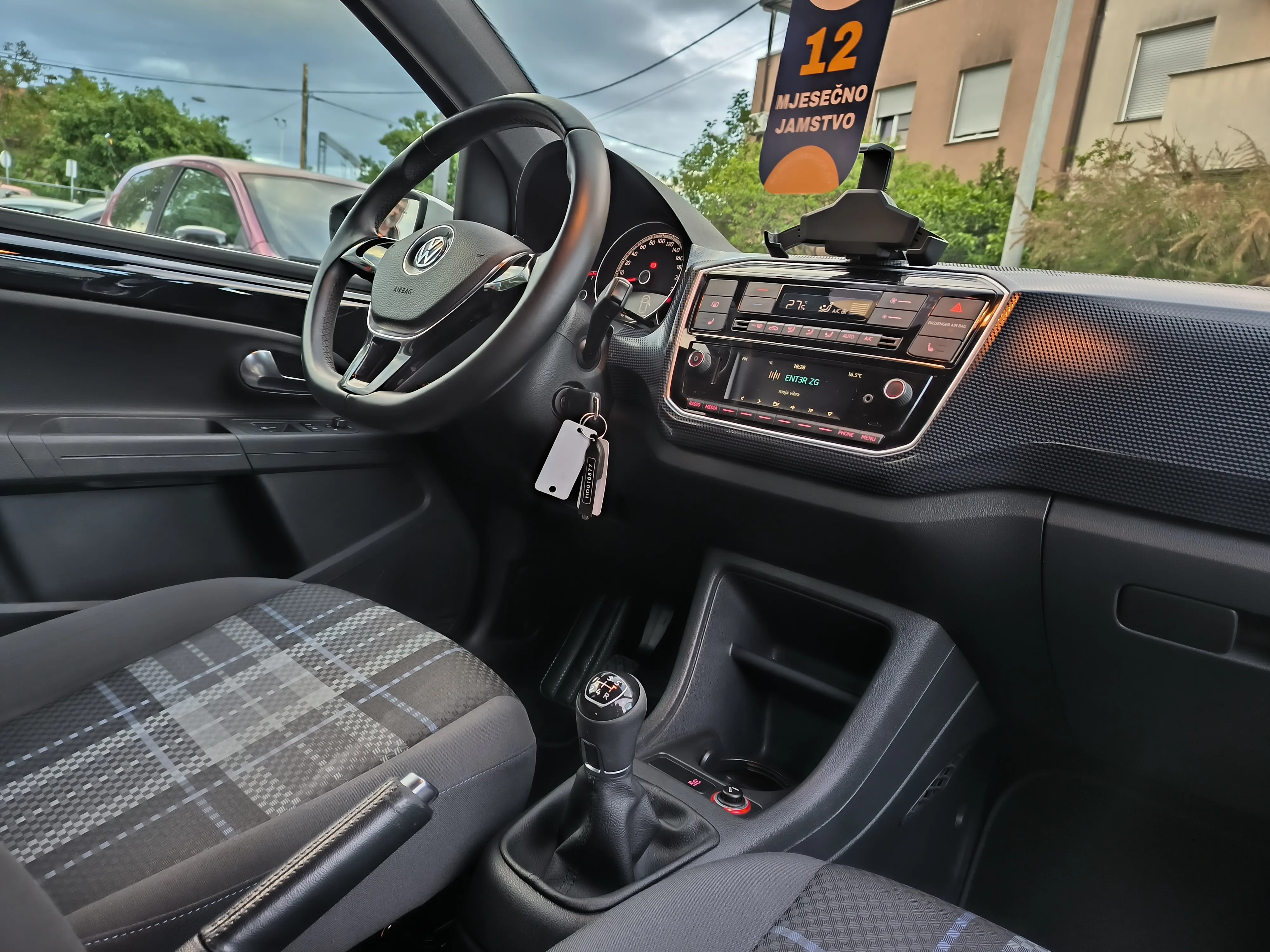 vw up! 1,0 club up! servisna, jamstvo, reg. 1 godinu - slika 13